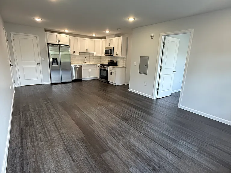 207 Redwood Ave #301 — Photo 2