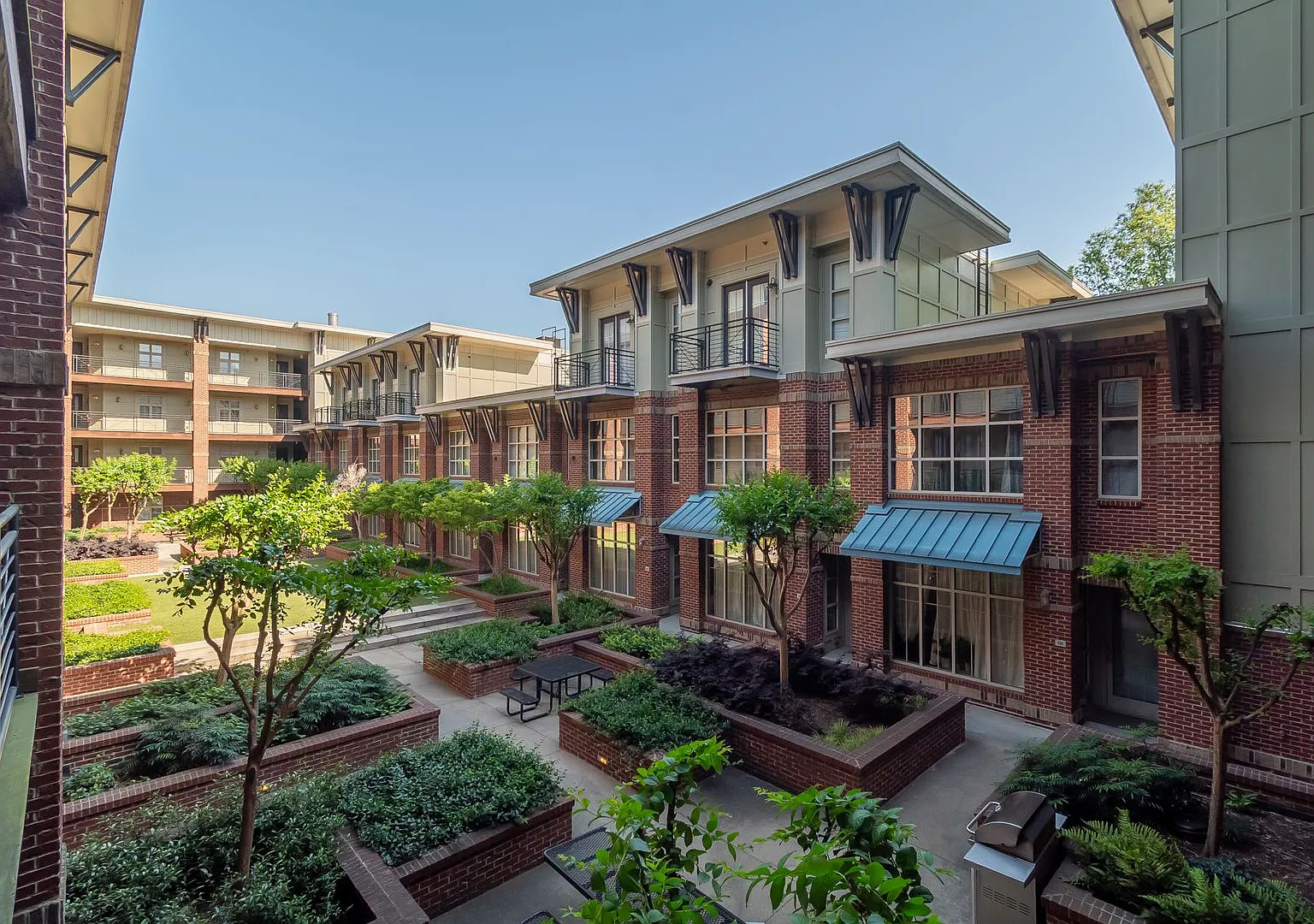 Wonderful 2bd/2bth uptown condo! lots of space in a beautiful building — Photo 4