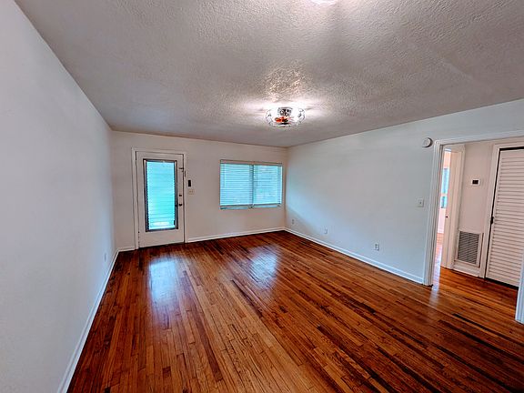 2nd image of 521 NE 5th St