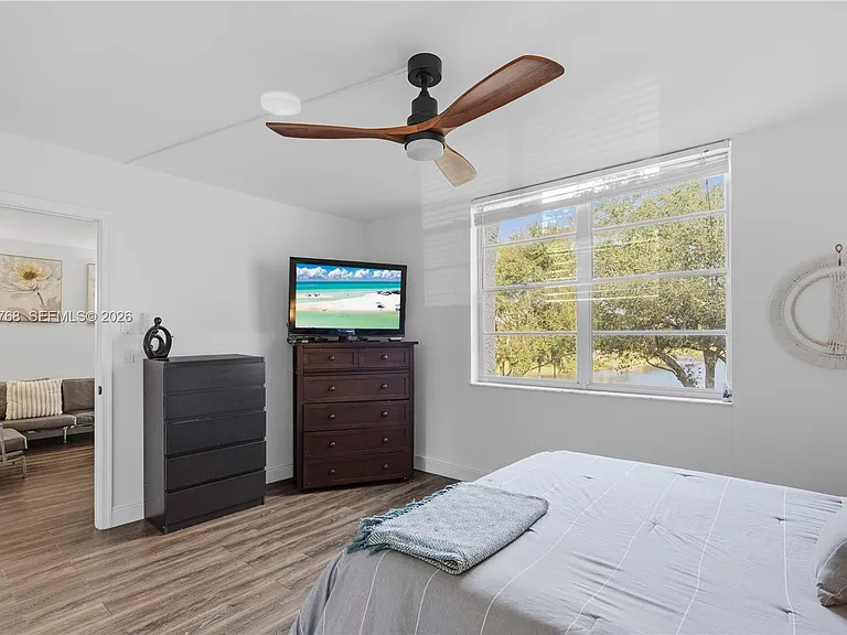9340 Lagoon Pl #304 — Photo 10