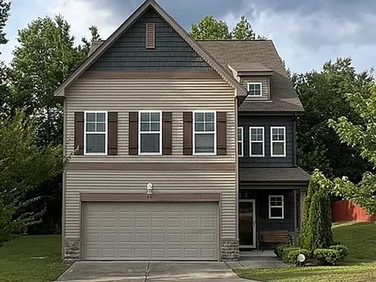 44 Salisbury Ln — Photo 1