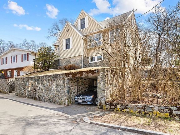 3rd image of 71 Woodland Rd
