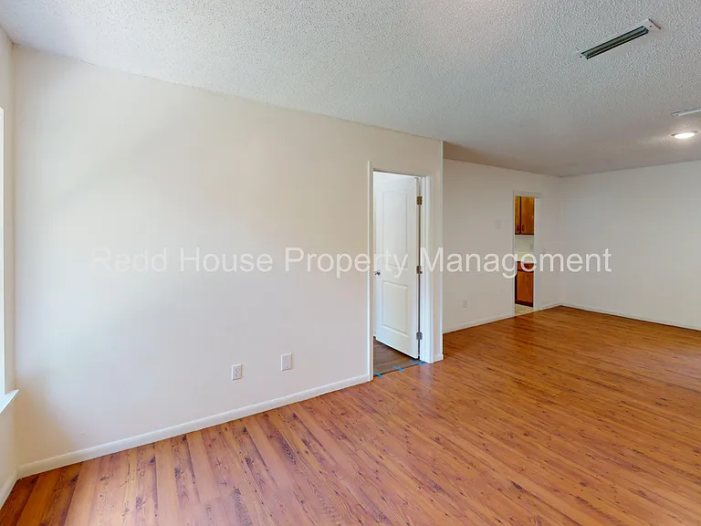 111 Oak Ridge Dr — Photo 7