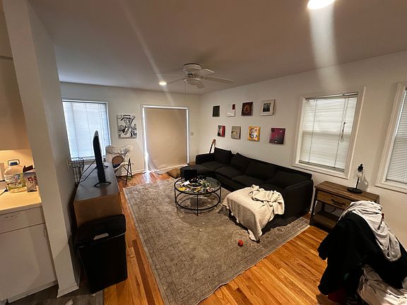 3rd image of 1827 N Marshfield Ave #1