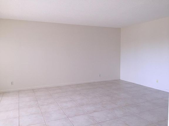 2nd image of 303 Wellington E