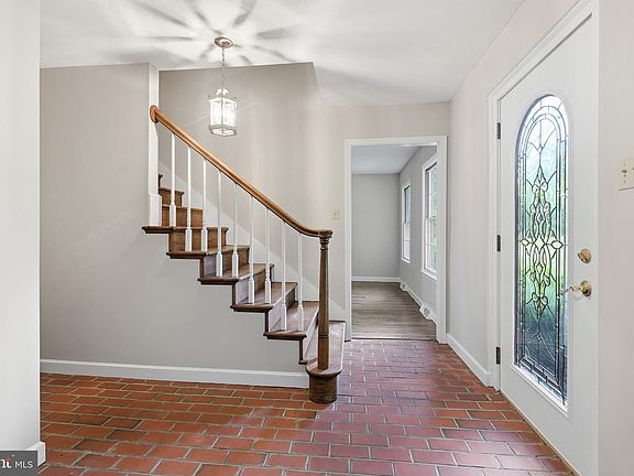 3rd image of 7 Woodcrest Way