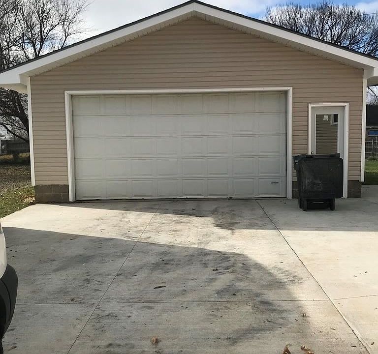 2nd image of 221 NW 15th St