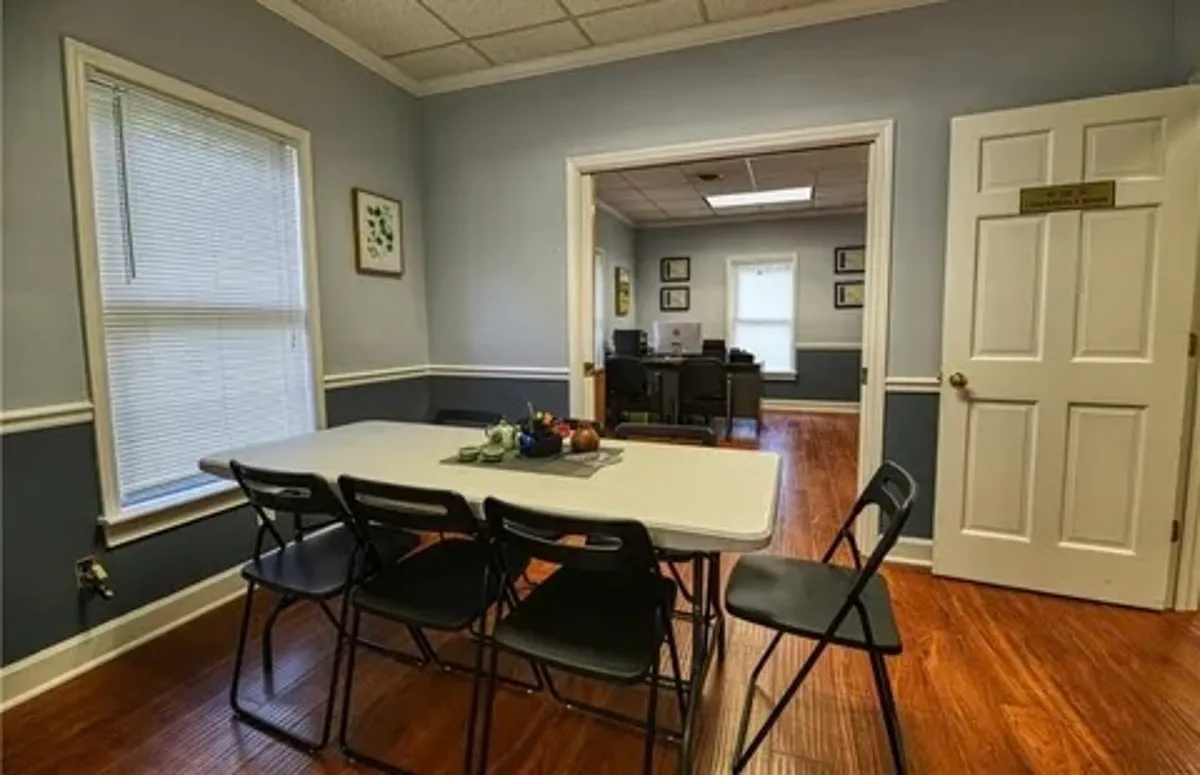 4 bed, 1000 sqft, $2,150 — Photo 3