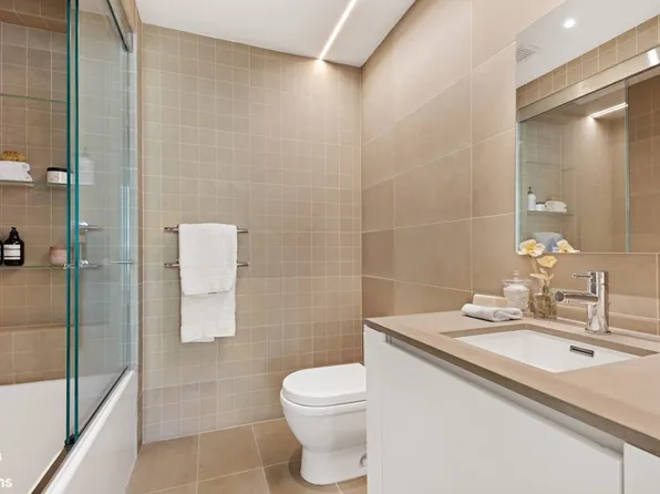 251 East 61st Street image 26 of 35