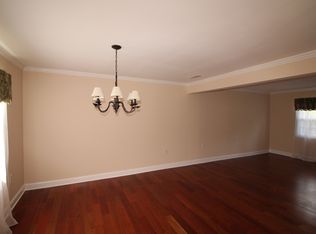 18 Rolling View Dr, Hackettstown, NJ 07840