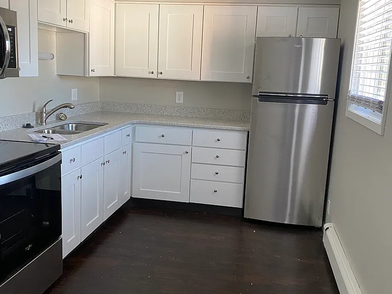 31 Valley Ave — Photo 2
