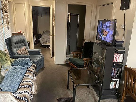 5th image of 212 W Market St #B