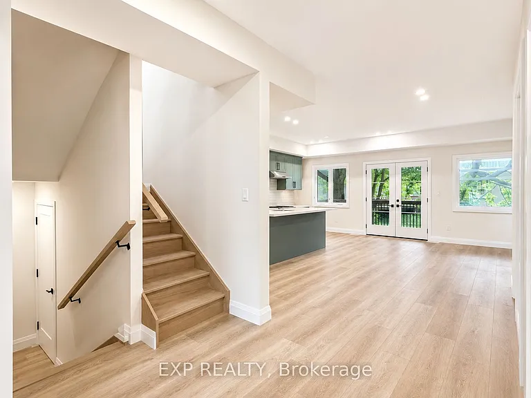 13 Chester St #UPPER — Photo 4