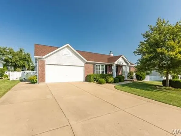 1109 Sunset Green Dr, O'Fallon, MO 63366