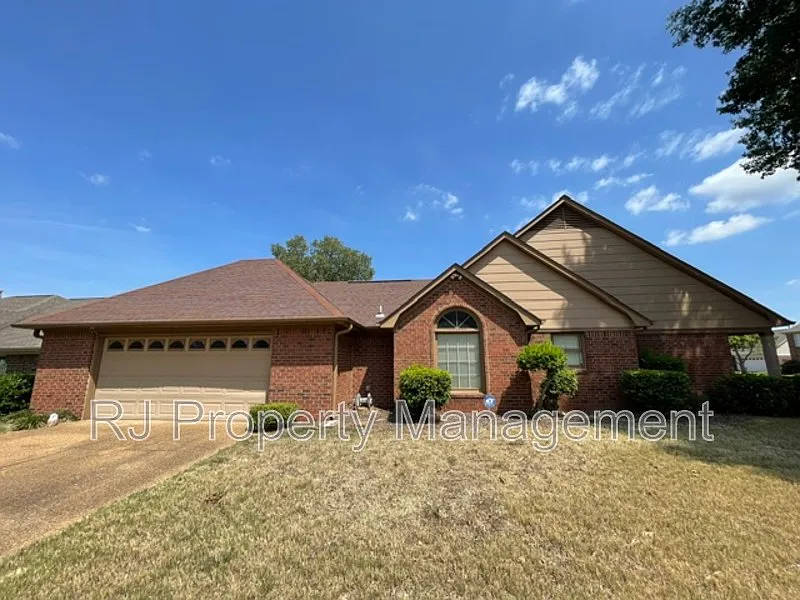 3 bed, 2.0 bath, 1876 sqft, $2,200 — Photo 3