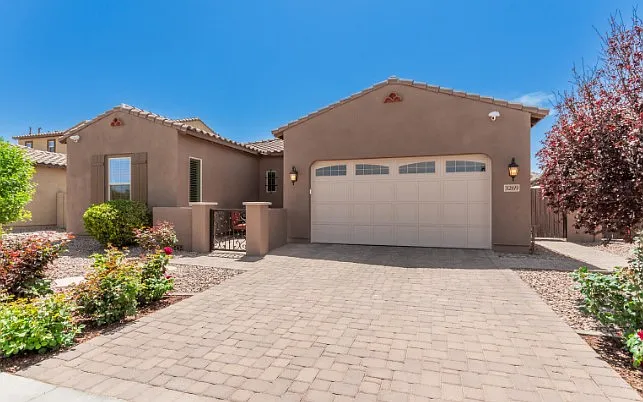 3269 E Ironside Ln — Photo 4
