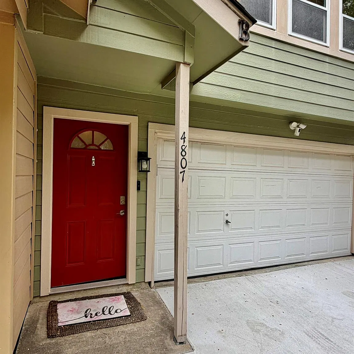 3 bed, 2.5 bath, 1684 sqft, $2,100 — Photo 2
