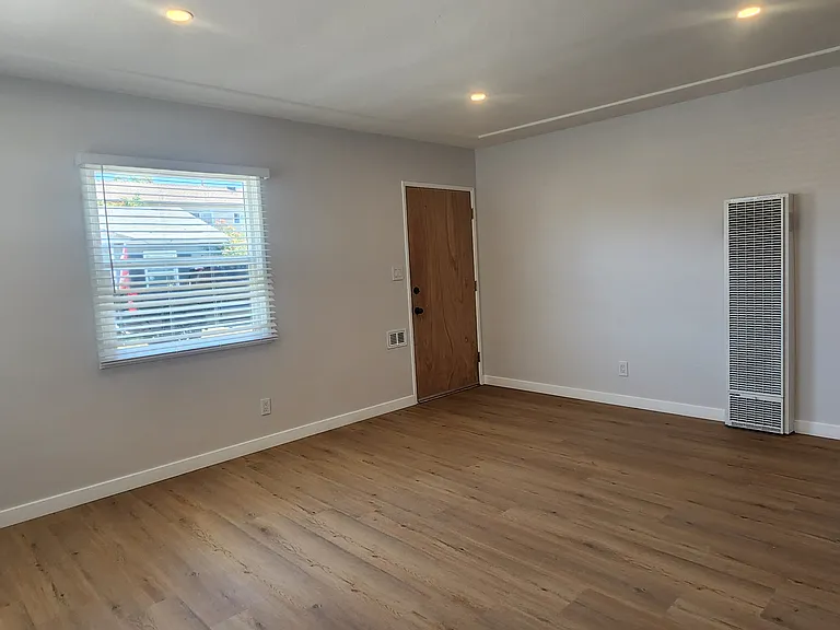 565 Flower St — Photo 5