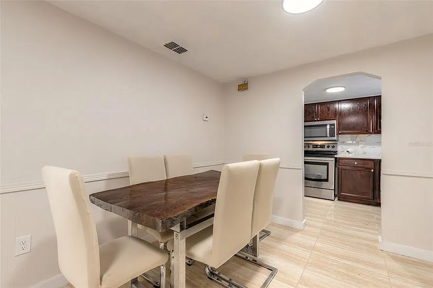 3 bed, 815 sqft, $1,600 — Photo 1