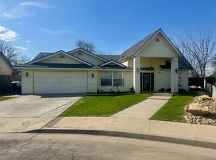 2250 Cottonwood Ct, Hanford, CA 93230