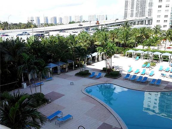 4th image of 19370 Collins Ave APT 406