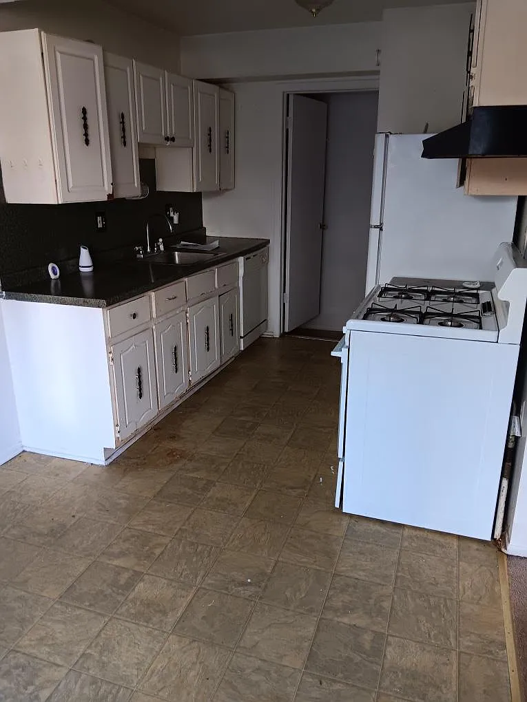 15515 Dupage Blvd — Photo 3