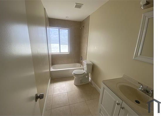 4th image of 2513 NW 19th St #2