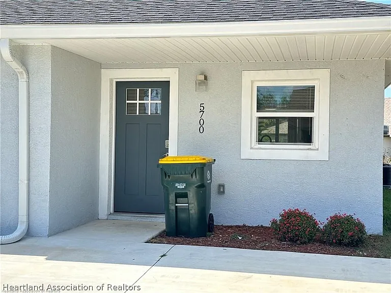 5700 Granada Blvd — Photo 1