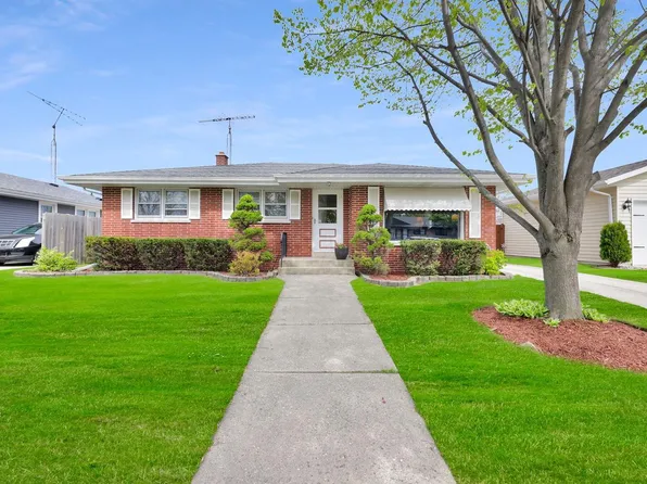 1615 17th AVENUE, Kenosha, WI 53140