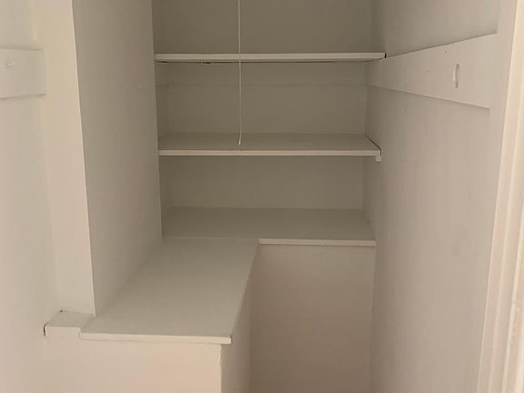 4th image of 227 E 62nd St