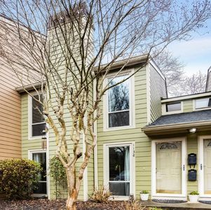 1138 Riverbend Club Dr SE, Atlanta, GA, 30339