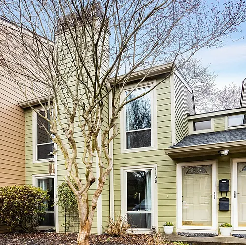 1138 Riverbend Club Dr SE Photo 1
