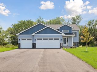37535 Greenwich Ct, North Branch, MN 55056