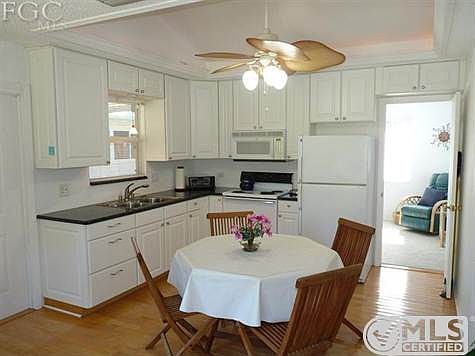 5th image of 220 Sterling Ave