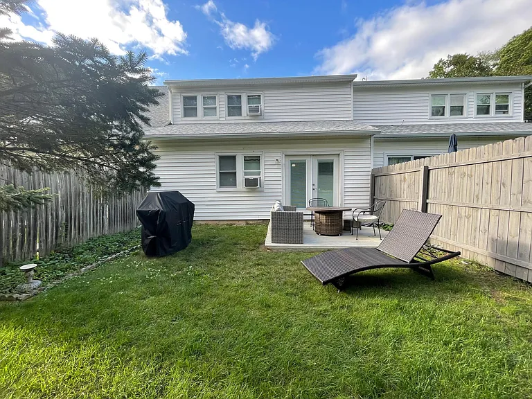 4 Clubhouse Dr — Photo 20