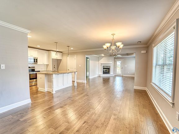 4th image of 2409 Celia Ct