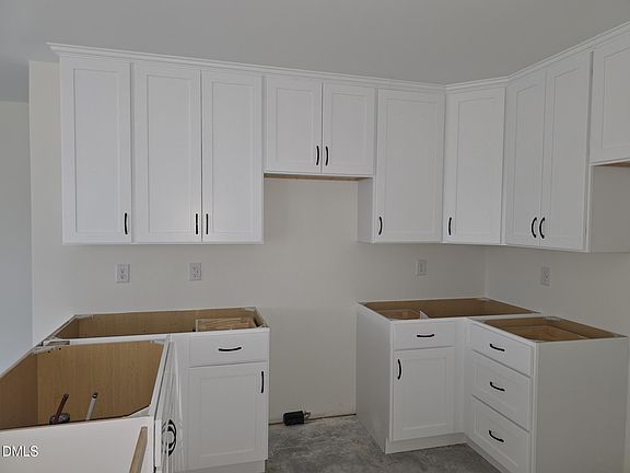 4th image of 307 E Holmes St