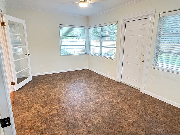 3243 N Orange Ave — Photo 15