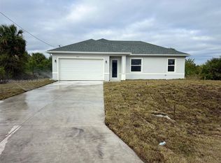 526 Kilgour Ave S, Lehigh Acres, FL 33974