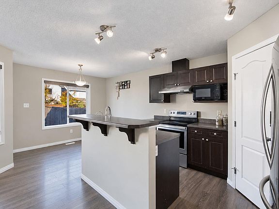 5th image of 3026 16a Ave NW