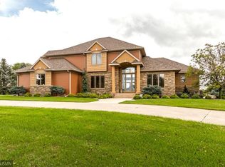 8770 Fitzpatrick Ln NW, Rochester, MN 55901