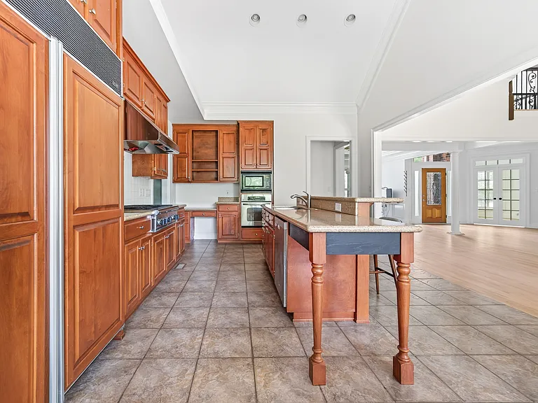 18716 Hammock Ln — Photo 6