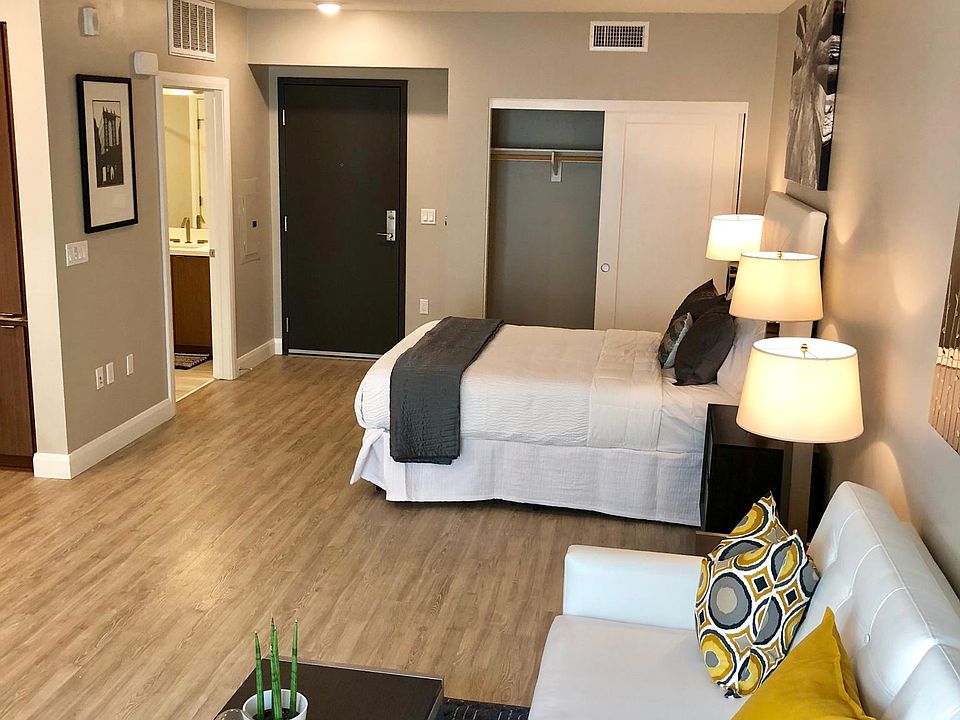 1st image of 554 W Date St #313