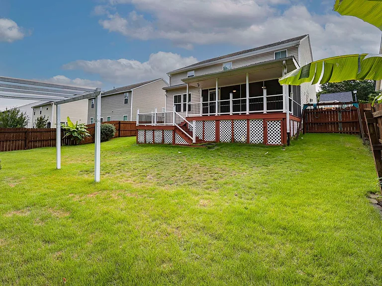 201 Hammock Dr — Photo 2