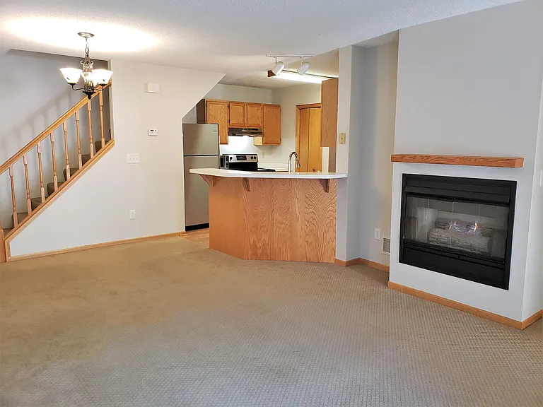 Wilshire Cir — Photo 1