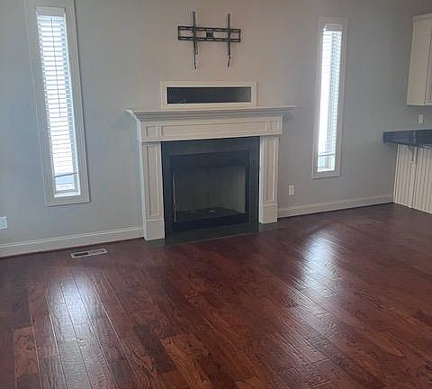 2nd image of 8348 Glenshire Ln