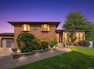 11 Verbena Court, Hicksville, NY 11801