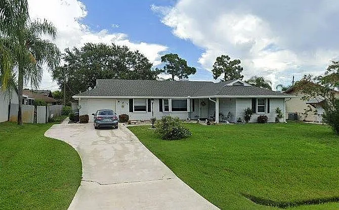 807 SE Celtic Ave — Photo 10