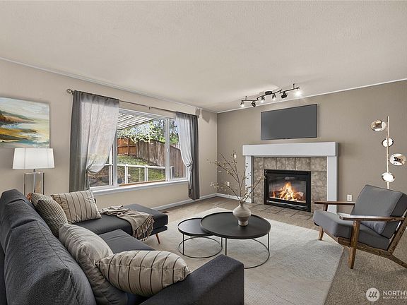 4th image of 10517 Farwest Court SE