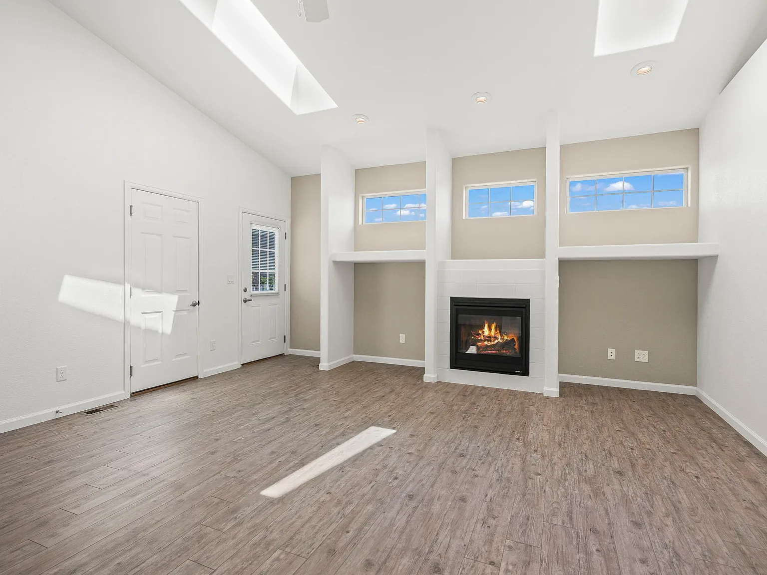 2 bed, 1200 sqft, $1,900 — Photo 4